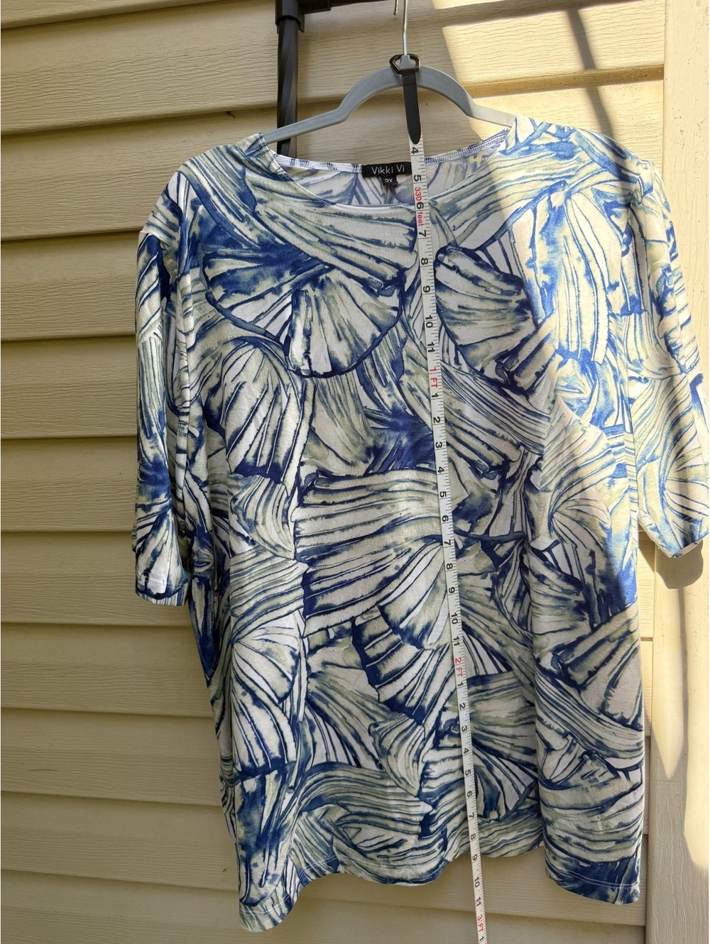 Vikki Vi 2x white and blue leaf print top